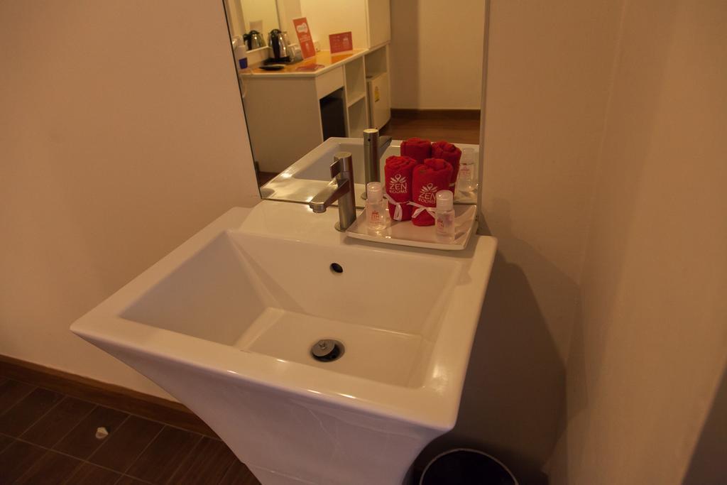 Zen Rooms Pratunam バンコク都 エクステリア 写真